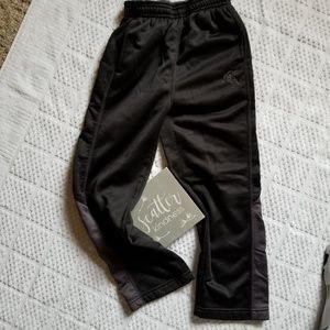 *Free w/2×* Boys athletic pants, fleece inside